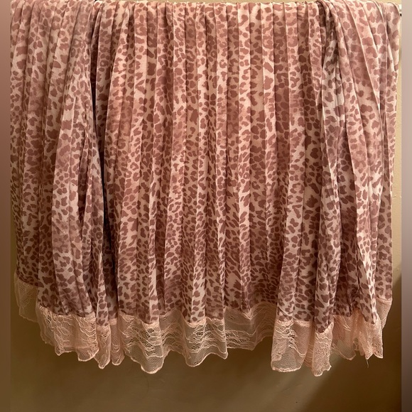 Rachel Parcell Pleated Lace Trim Midi Skirt | Oatmeal Leopard Print / 16 - Picture 5 of 5